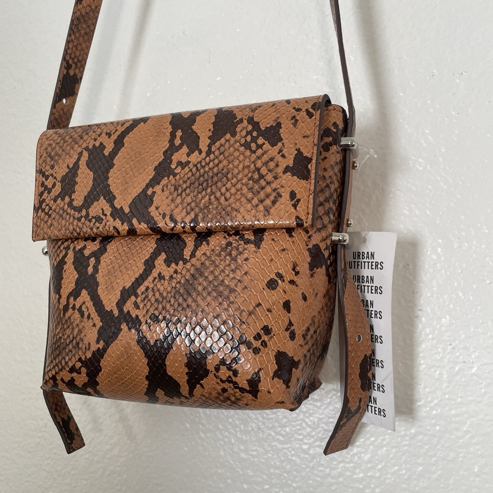 URBAN OUTFITTERS Brown Faux Snake Skin Shoulder Crossbody Bag Purse NWT - Picture 6 of 8